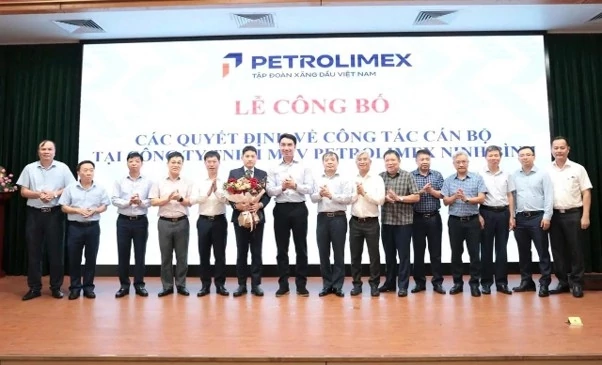 Ông Nguyễn Anh Hoàng đảm nhiệm chức vụ Quyền Giám đốc Petrolimex Ninh Bình từ ngày 10.10.2026 Ông Nguyễn Anh Hoàng đảm nhiệm chức vụ Quyền Giám đốc Petrolimex Ninh Bình từ ngày 10.10.2026