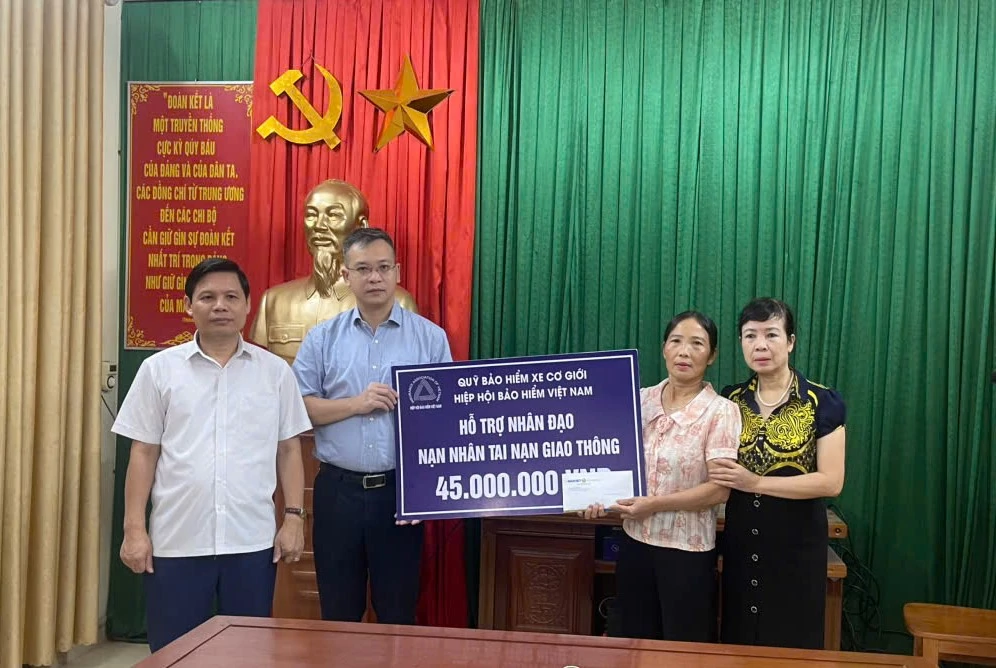 Hỗ trợ nhân đạo đến các gia đình nạn nhân tai nạn giao thông Hỗ trợ nhân đạo đến các gia đình nạn nhân tai nạn giao thông