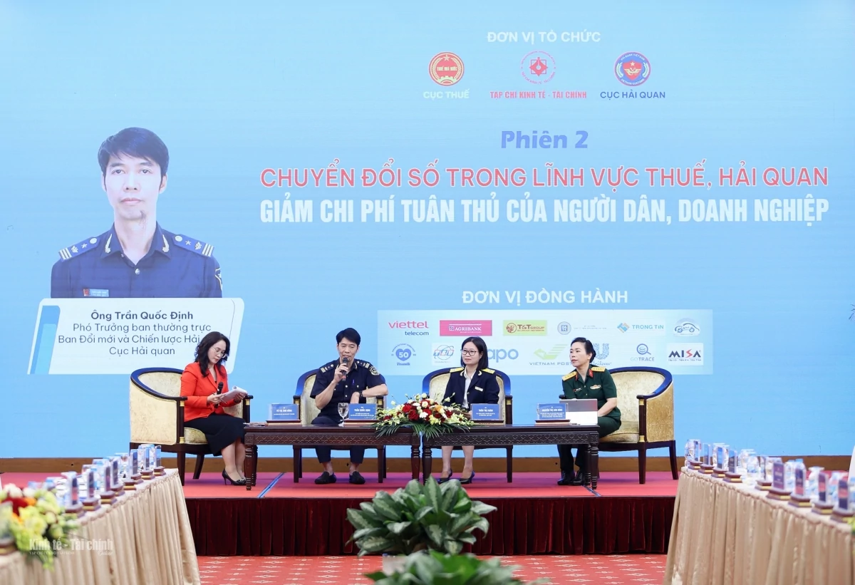 Phiên trao đổi có chủ đề “Chuyển đổi số trong lĩnh vực thuế, hải quan - giảm chi phí tuân thủ của người dân, doanh nghiệp” nằm trong khuôn khổ Diễn đàn “Ngành Thuế và ngành Hải quan đồng hành cùng doanh nghiệp, thúc đẩy tăng trưởng kinh tế hai con số” do Tạp chí Kinh tế - Tài chính tổ chức. Ảnh: Thanh Hằng