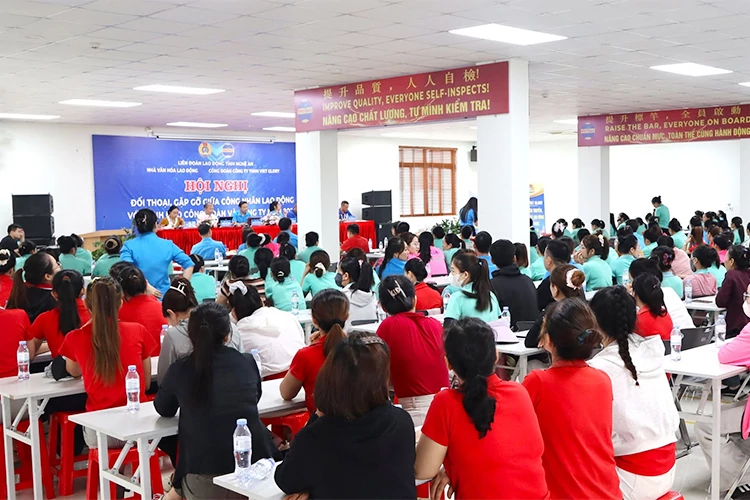 Tuyên truyền chính sách BHXH, BHYT tại Công ty TNHH Glory Nghệ An.