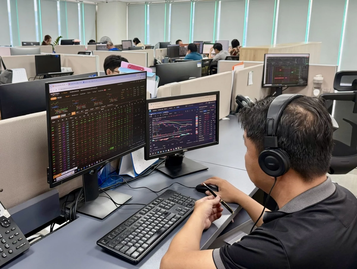 Theo các chuyên gia, Nhà đầu tư cần chọn lọc doanh nghiệp dựa trên triển vọng lợi nhuận và sức khỏe tài chính. Ảnh: Thu Dịu Thị trường chứng khoán Việt Nam trước bài toán dòng vốn sau nâng hạng