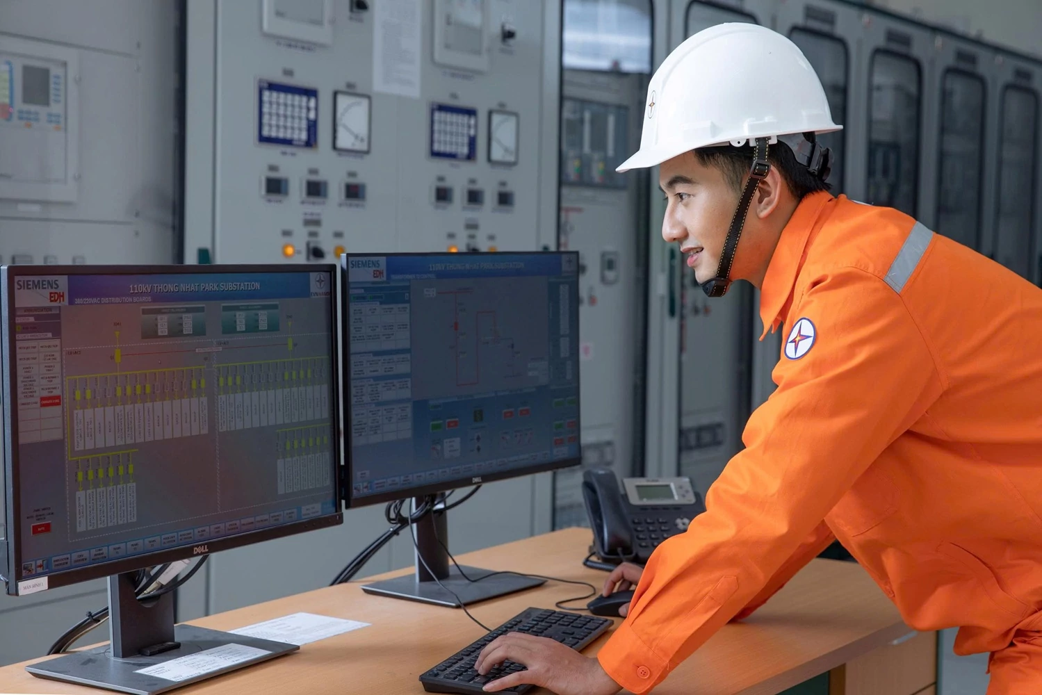 Diện mạo Thủ đô 72 năm sau ngày giải phóng: Từ chập chờn ánh đèn đến lung linh ánh điện Diện mạo Thủ đô 72 năm sau ngày giải phóng: Từ chập chờn ánh đèn đến lung linh ánh điện