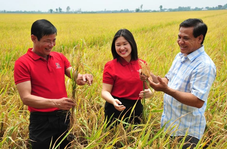 Agribank: Hơn 1,34 triệu tỷ đồng chảy vào “tam nông” Agribank: Hơn 1,34 triệu tỷ đồng chảy vào “tam nông”