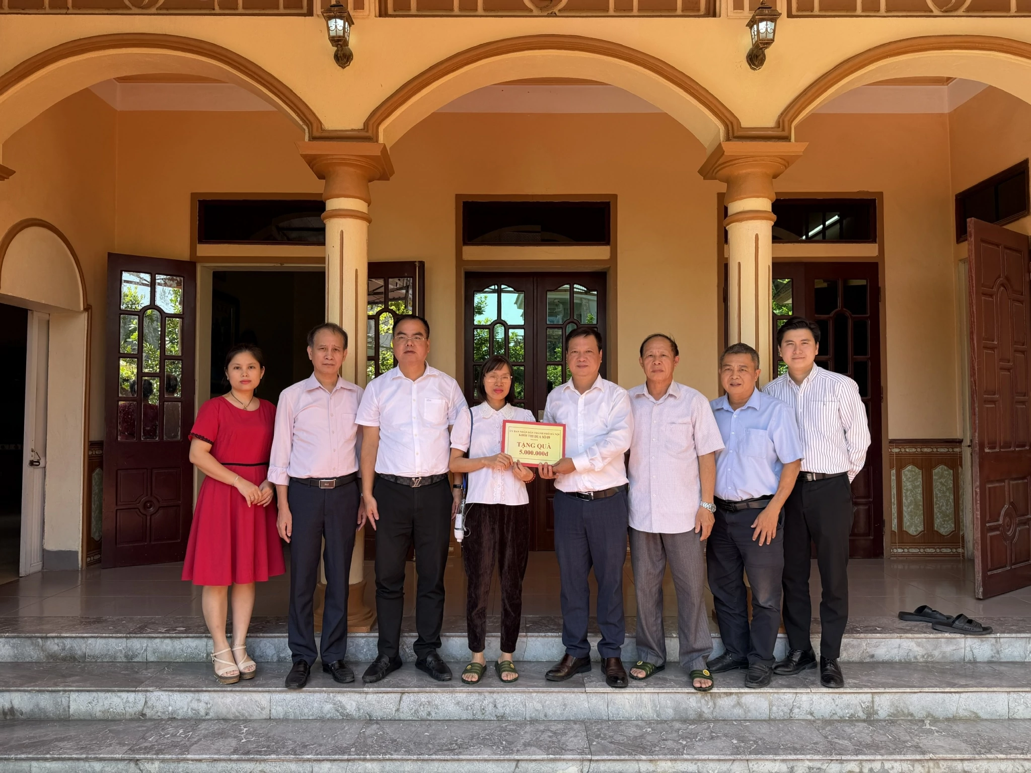 Bảo hiểm xã hội TP. Hà Nội trao quà, sẻ chia với người lao động có hoàn cảnh khó khăn