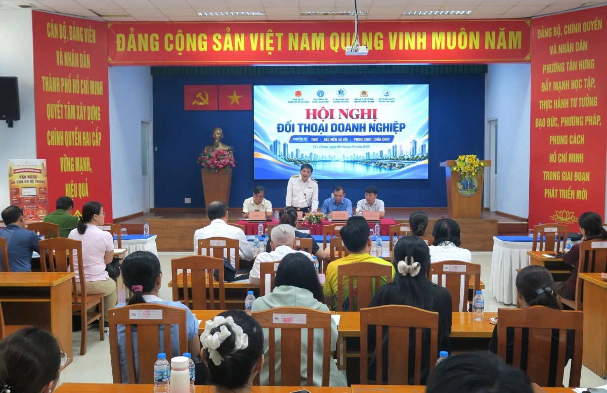 Người đại diện pháp luật đã xuất cảnh phải có giấy ủy quyền hợp pháp để đóng mã số thuế