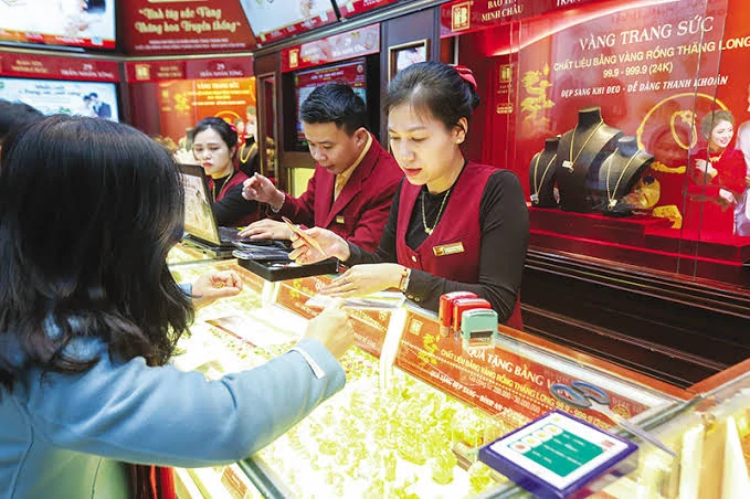 Giá vàng hôm nay: Trong nước đi ngang, thế giới tăng
