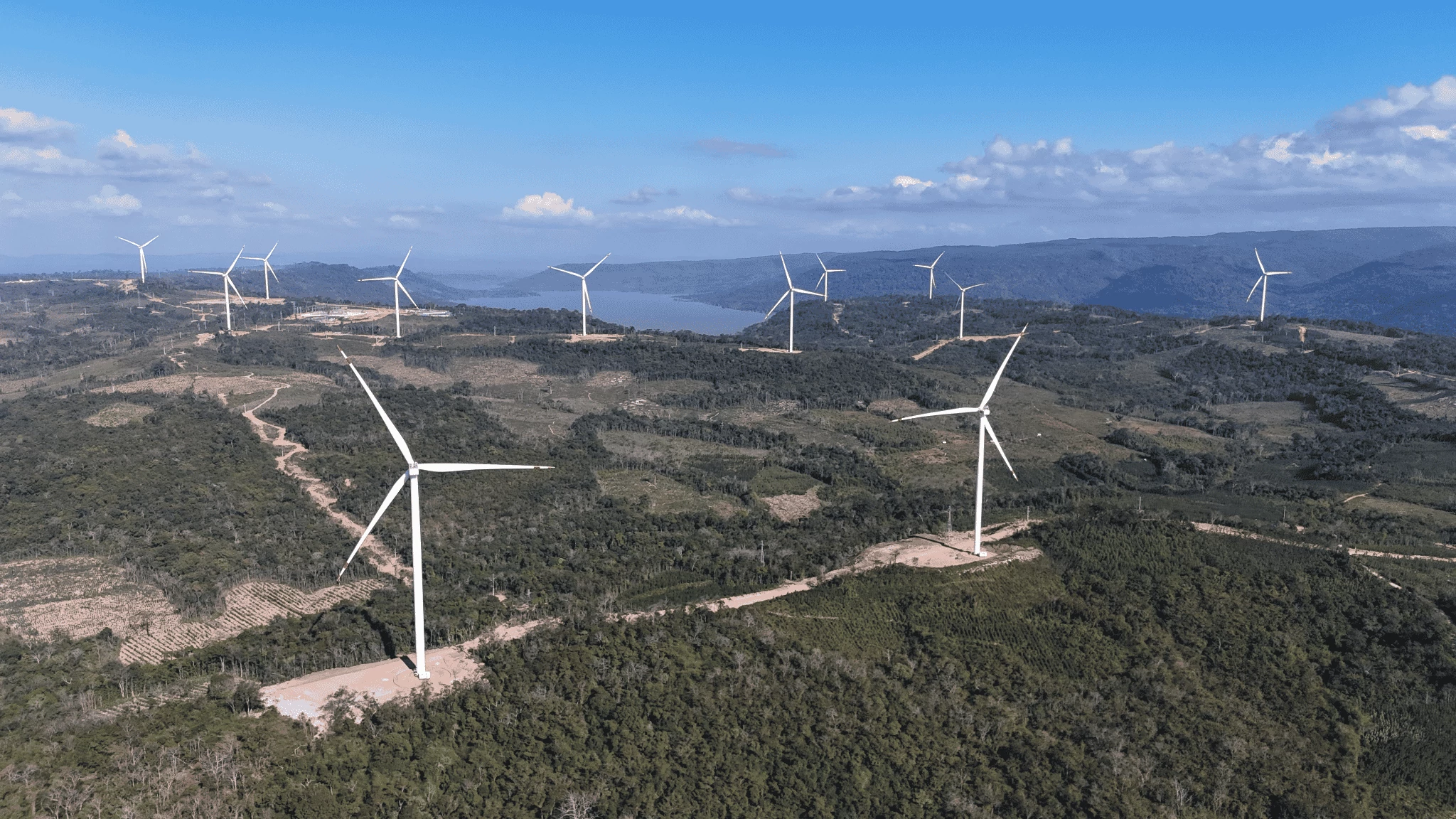 Nhà máy điện gió Savan 1 với công suất 495 MW là dự án năng lượng tái tạo đầu tiên của T&T Group trên đất bạn Lào. Ảnh: Anh Chiến