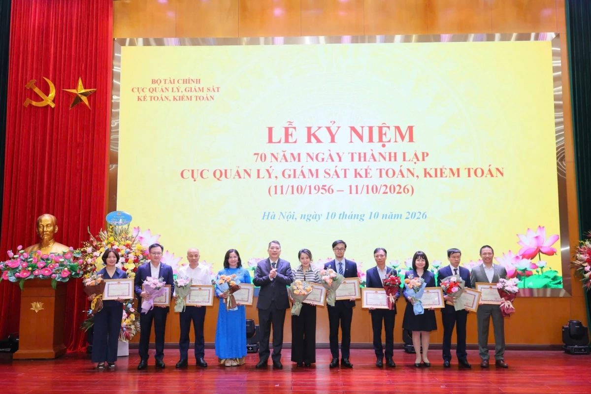 ACCA vinh dự nhận Bằng khen của Bộ trưởng Bộ Tài chính Việt Nam ACCA vinh dự nhận Bằng khen của Bộ trưởng Bộ Tài chính Việt Nam
