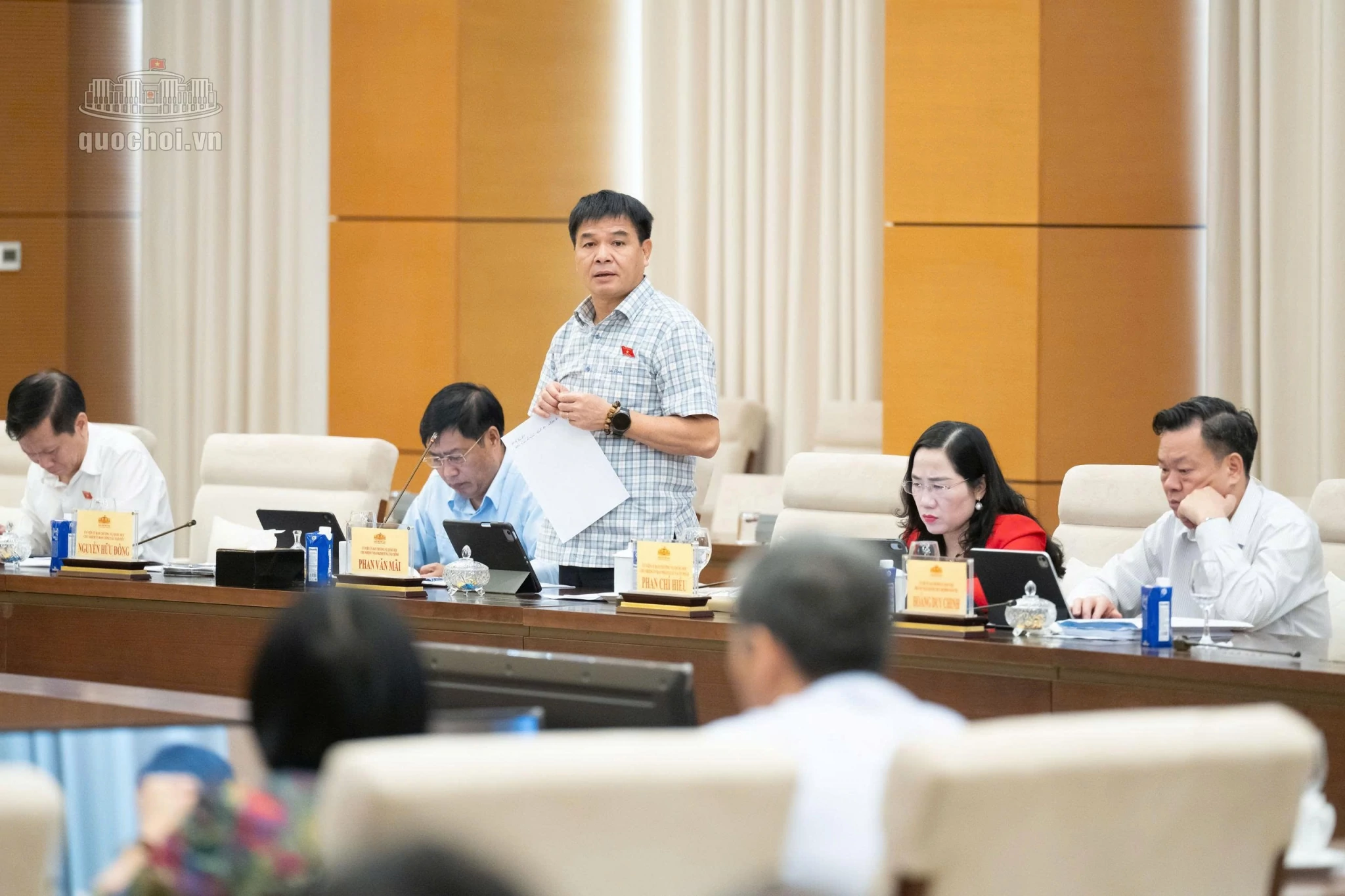 Kiên định giữ vững ổn định kinh tế vĩ mô, hướng tới tăng trưởng 2 con số Kiên định giữ vững ổn định kinh tế vĩ mô, hướng tới tăng trưởng 2 con số