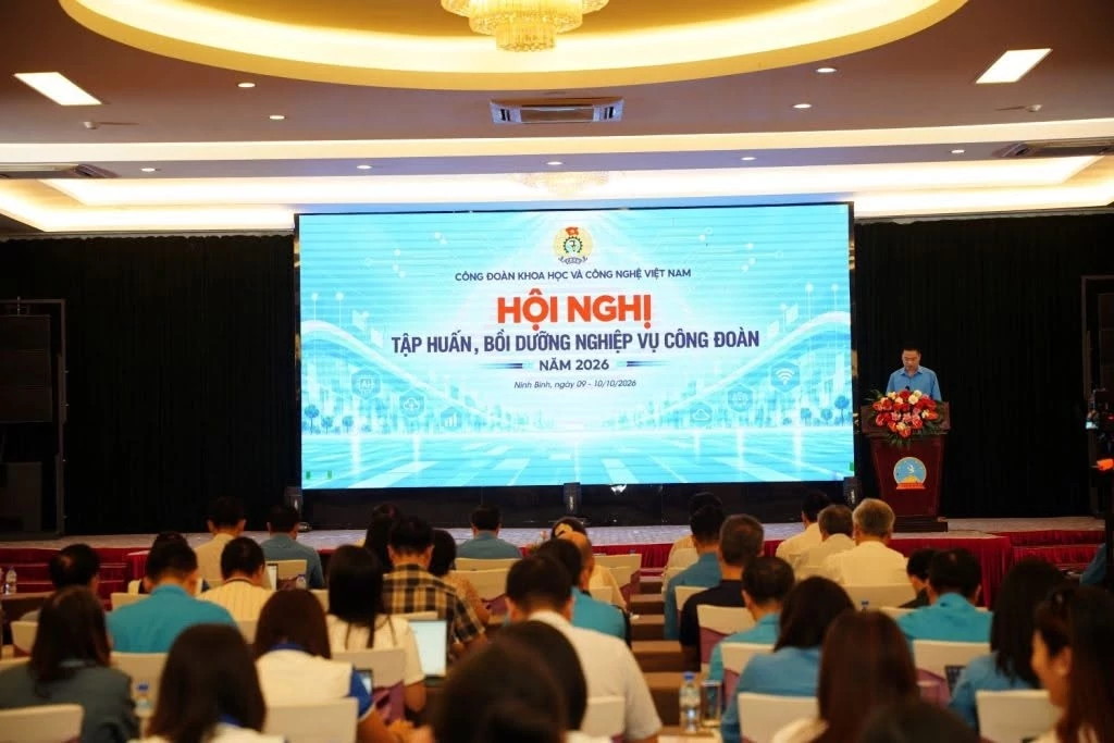 Một trong những điểm nhấn nổi bật của chương trình là định hướng đẩy mạnh chuyển đổi số toàn diện hoạt động công đoàn. Một trong những điểm nhấn nổi bật của chương trình là định hướng đẩy mạnh chuyển đổi số toàn diện hoạt động công đoàn.