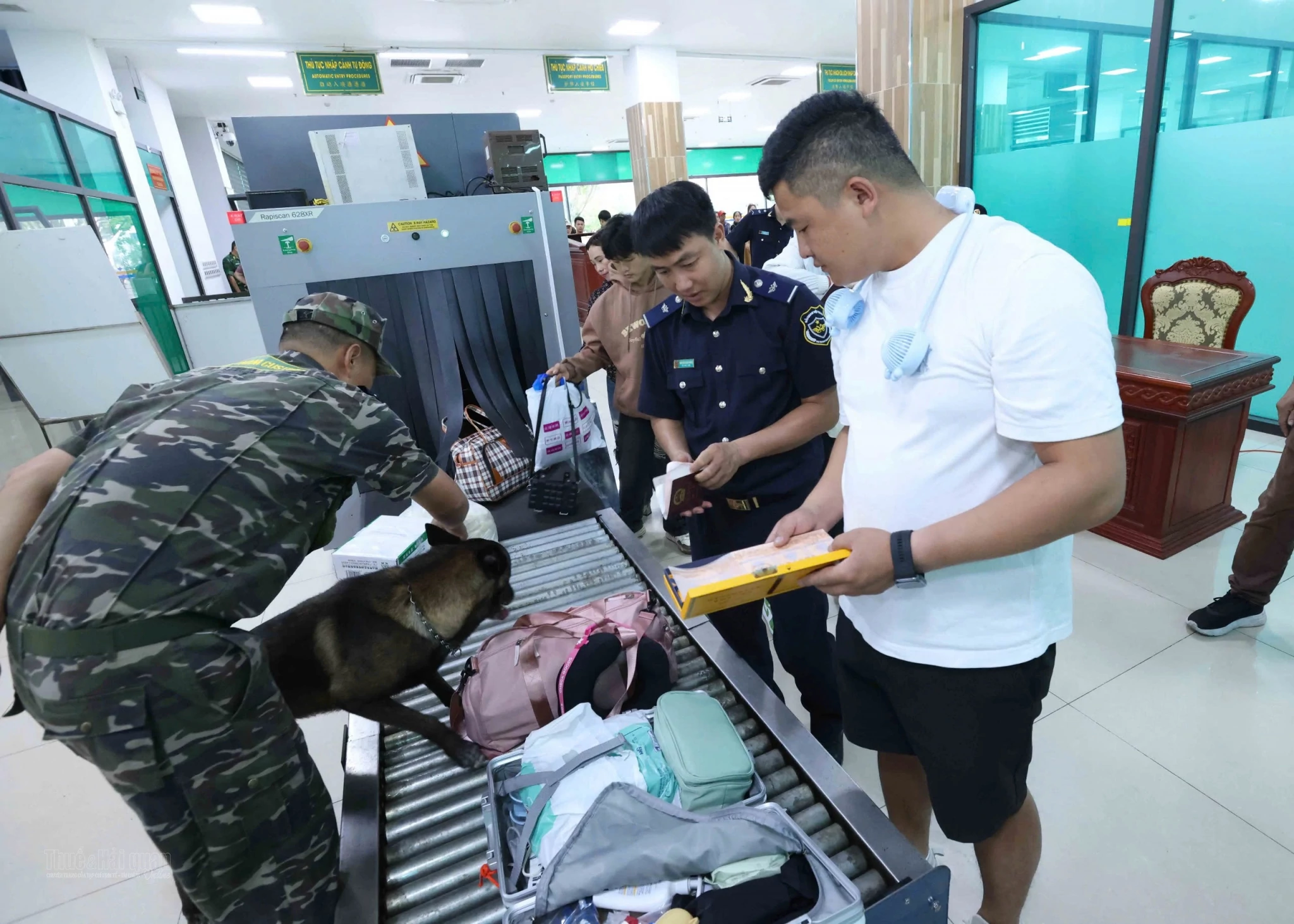Nhận diện sớm rủi ro, ngăn buôn lậu qua biên giới Lào Cai