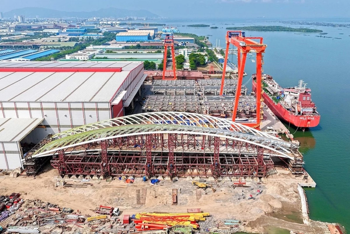 Cầu đi bộ đầu tiên vượt sông Sài Gòn dự kiến hợp long ngày 21/10 hợp long cầu