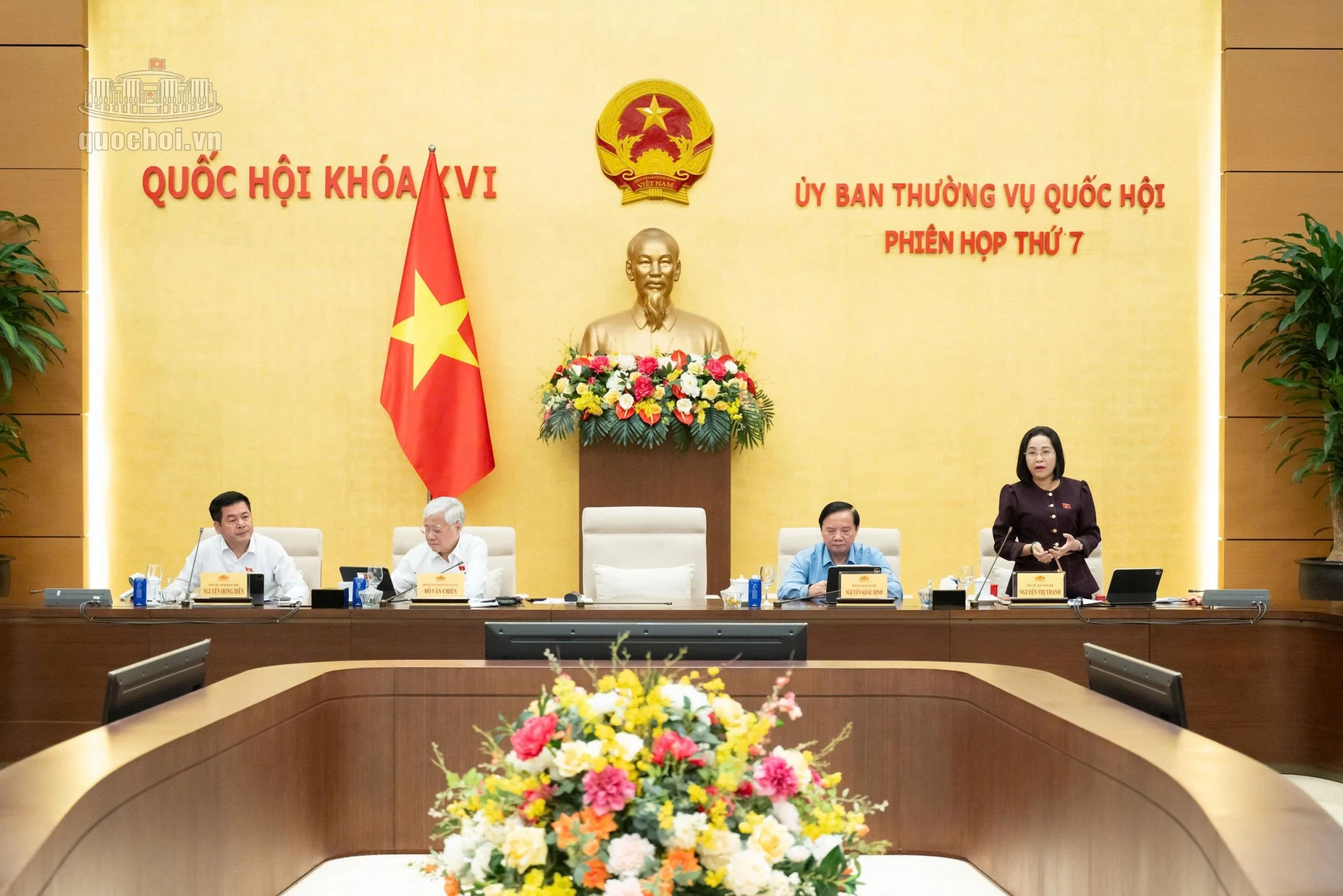 Đề xuất nhiều quy định kiểm soát giá thuốc, thiết bị y tế, ngăn mua bán lòng vòng nâng giá