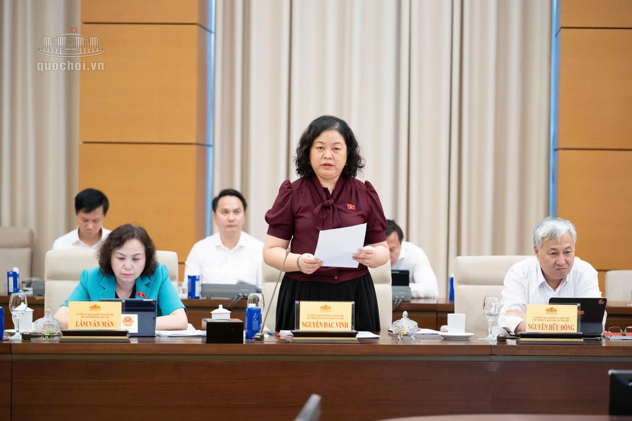 Đề xuất nhiều quy định kiểm soát giá thuốc, thiết bị y tế, ngăn mua bán lòng vòng nâng giá