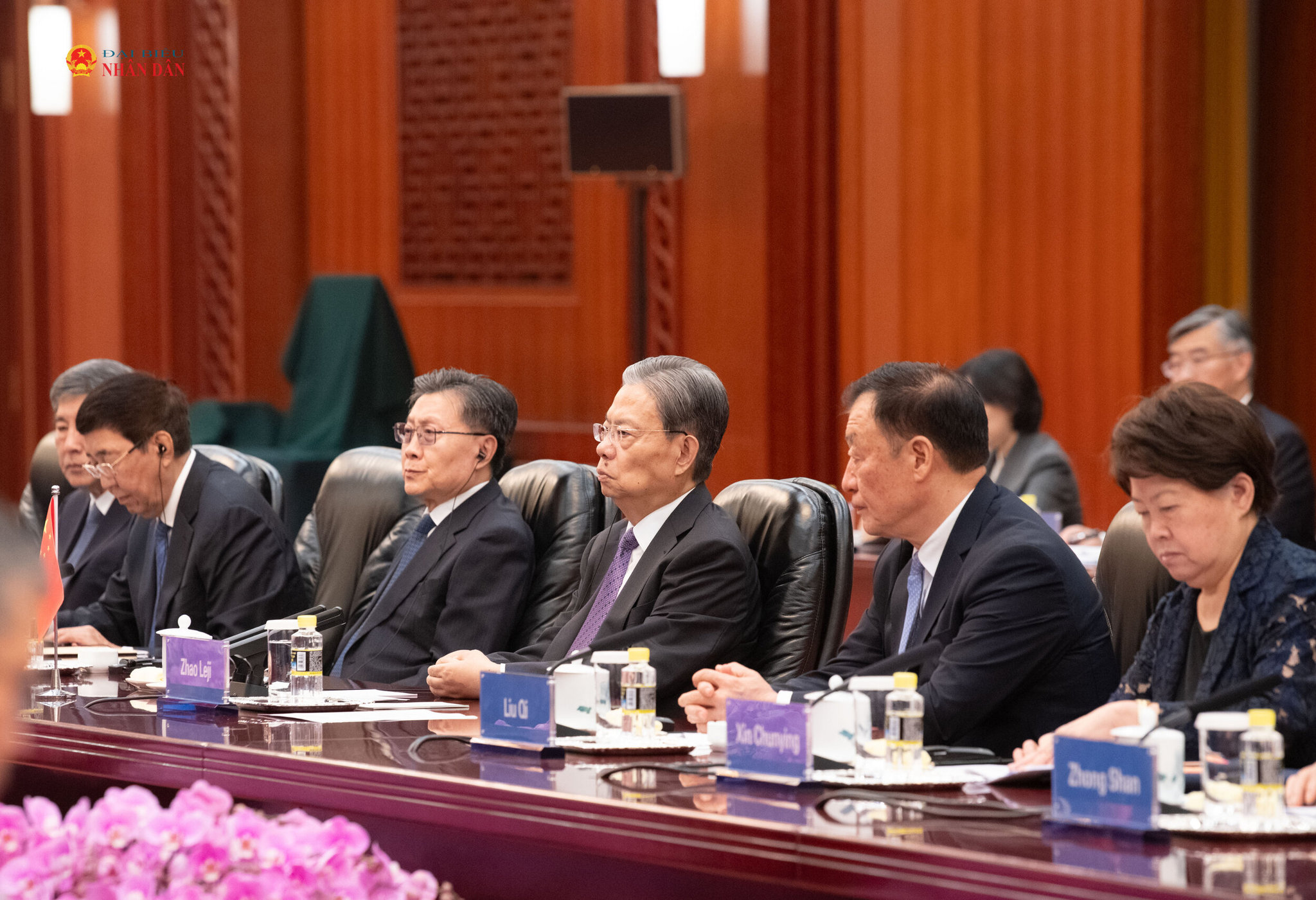 Các đại biểu tham dự hội đàm.4