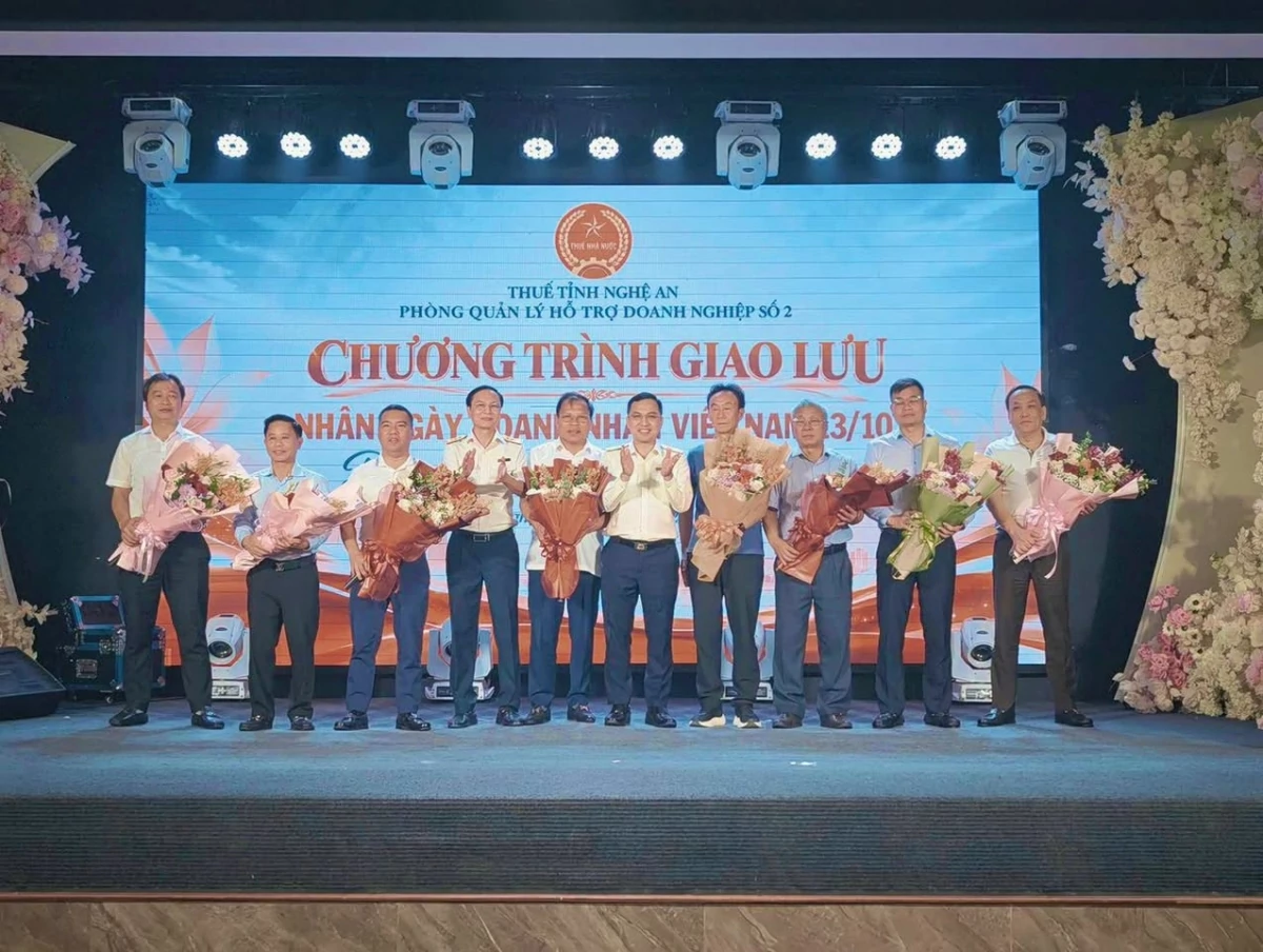 Trưởng Thuế tỉnh Nghệ An Nguyễn Bằng Thắng tham gia chương trình giao lưu 13/10