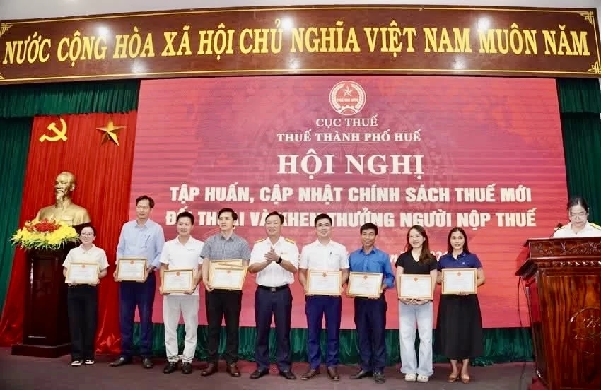 Cơ quan Thuế trên địa bàn TP. Huế thường xuyên tổ chức các hội nghị tập huấn, cập nhật chính sách thuế mới hỗ trợ người nộp thuế thuận lợi trong thực  hiện nghĩa vụ thuế. Ảnh: Thuế TP. Huế