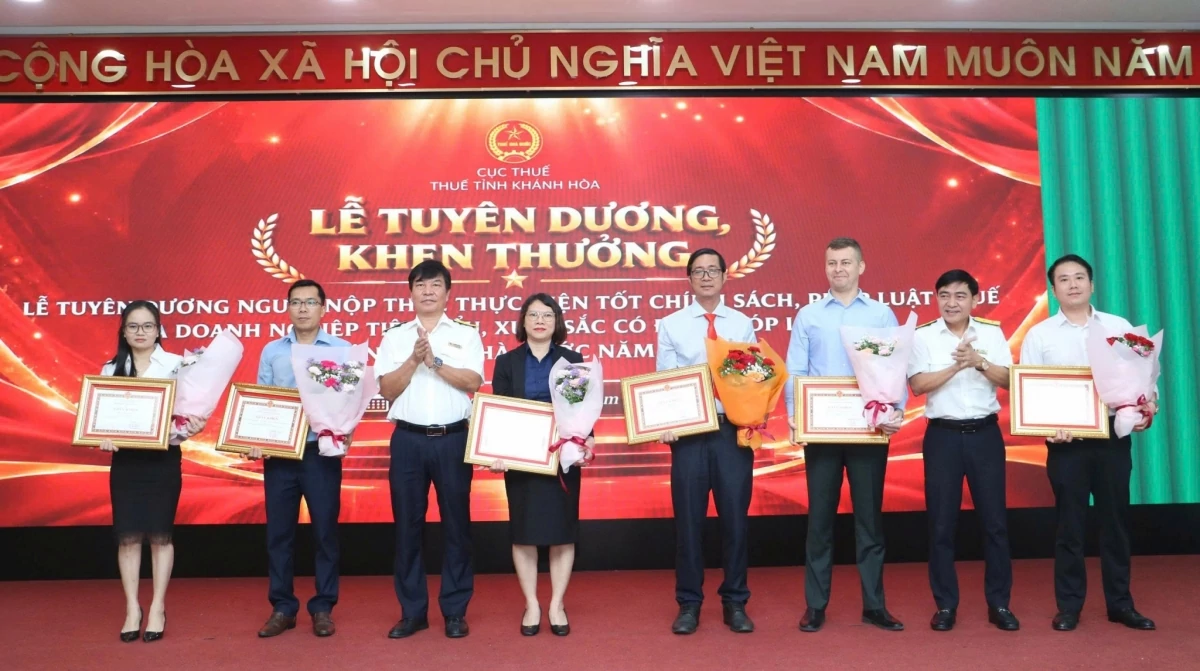 Thuế tỉnh Khánh Hòa tôn vinh doanh nghiệp đóng góp lớn cho ngân sách
