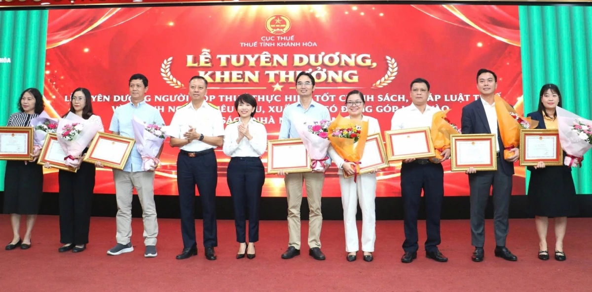 Thuế tỉnh Khánh Hòa tôn vinh doanh nghiệp đóng góp lớn cho ngân sách