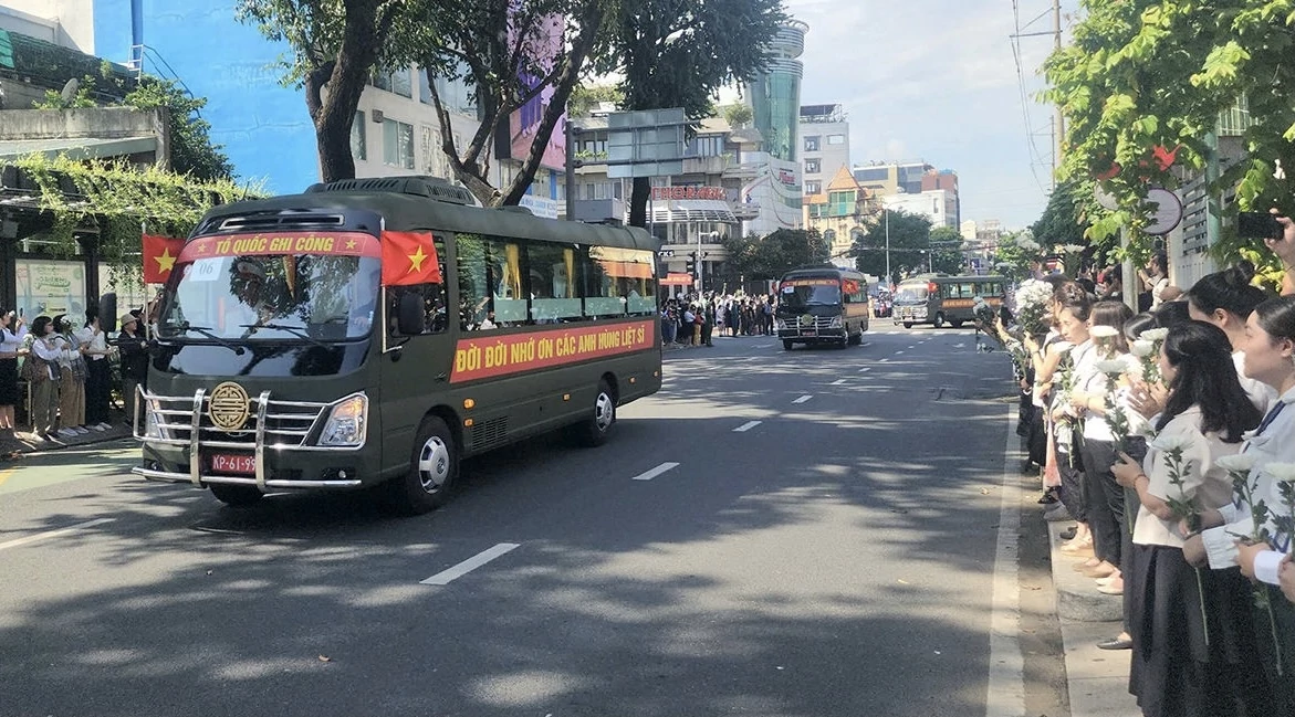 TP. Hồ Chí Minh: Trang nghiêm lễ viếng, truy điệu và an táng các anh hùng liệt sĩ TP. Hồ Chí Minh: Trang nghiêm lễ viếng, truy điệu và an táng các anh hùng liệt sĩ