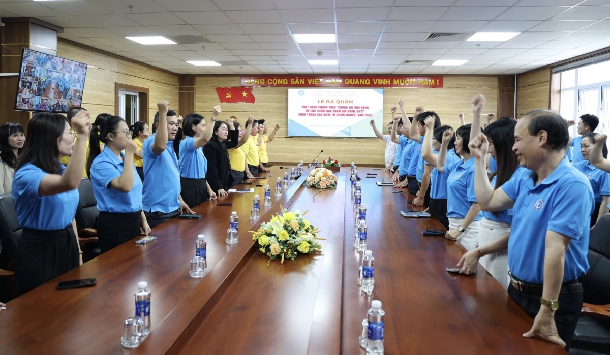 Bảo hiểm xã hội Lâm Đồng: Viên chức trích lương hỗ trợ bảo hiểm y tế cho người dân