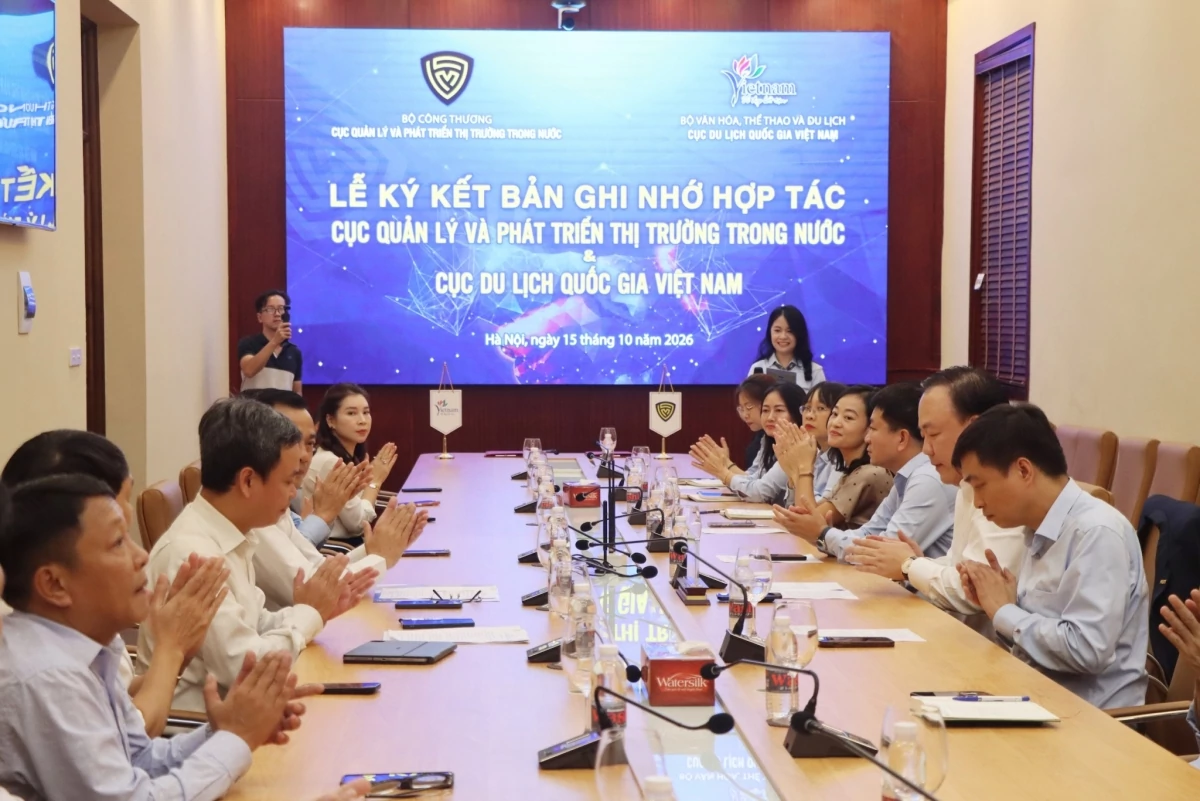 Tăng cường hợp tác phát triển du lịch mua sắm, mở rộng đầu ra cho hàng Việt
