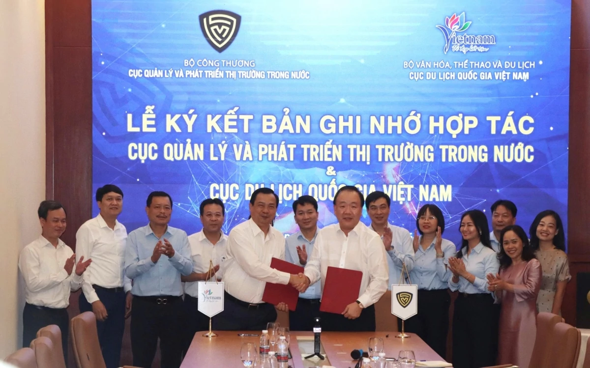 Tăng cường hợp tác phát triển du lịch mua sắm, mở rộng đầu ra cho hàng Việt