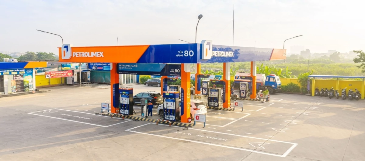 Petrolimex giảm thêm 300 đồng/lít xăng, dầu so với giá điều hành ngày 15/10
