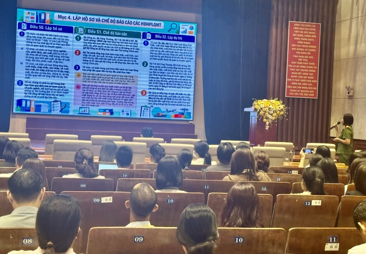 Chi cục Hải quan khu vực II: Phổ biến pháp luật xuất nhập khẩu tiền chất cho doanh nghiệp