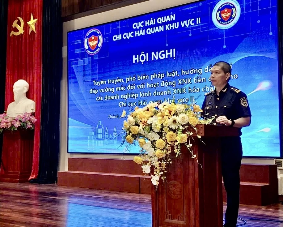 Chi cục Hải quan khu vực II: Phổ biến pháp luật xuất nhập khẩu tiền chất cho doanh nghiệp