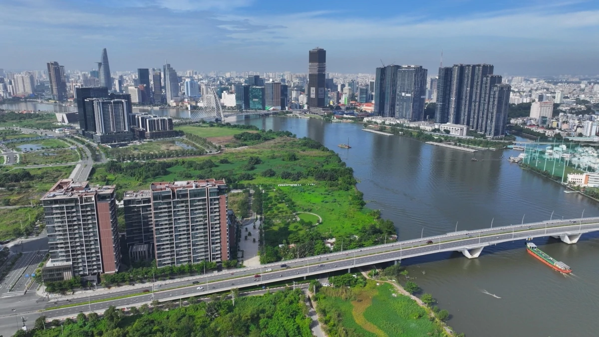 Xây dựng hạ tầng đồng bộ cùng hệ thống cảng để mở rộng không gian phát triển