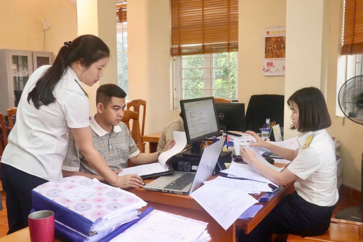 Nguyên tắc được đặt ra là không yêu cầu người dân, doanh nghiệp cung cấp lại những thông tin mà cơ quan nhà nước đã có và có thể khai thác theo quy định. Ảnh: Văn Học.