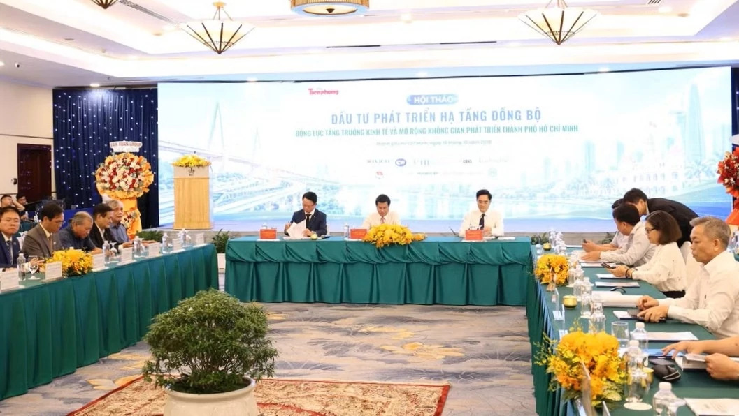 Xây dựng hạ tầng đồng bộ cùng hệ thống cảng để mở rộng không gian phát triển