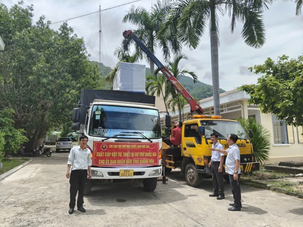 Cấp phát hơn 5.190 tấn gạo và nhiều vật tư, thiết bị đến đúng đối tượng thụ hưởng Cấp phát hơn 5.190 tấn gạo và nhiều vật tư, thiết bị đến đúng đối tượng thụ hưởng