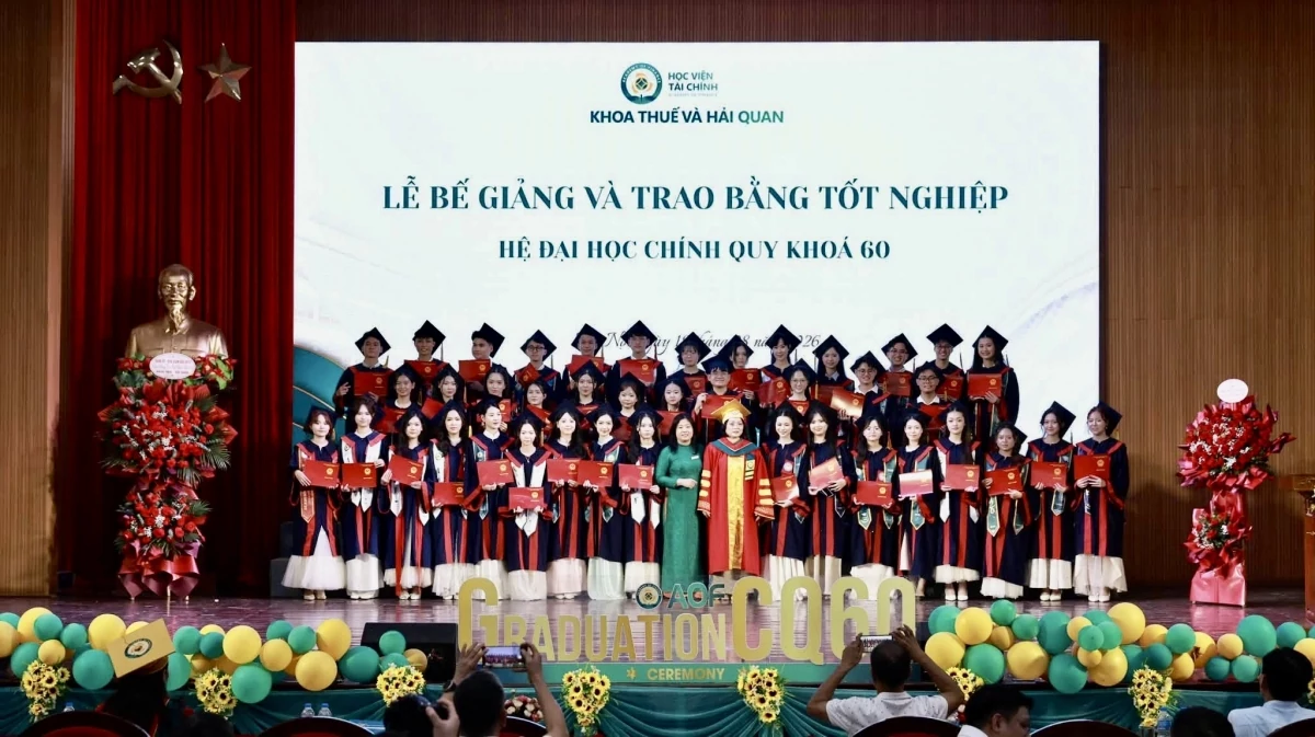 Thời điểm kết thúc tính giảm trừ gia cảnh cho sinh viên tốt nghiệp đại học là tháng 9. Ảnh: AOF.