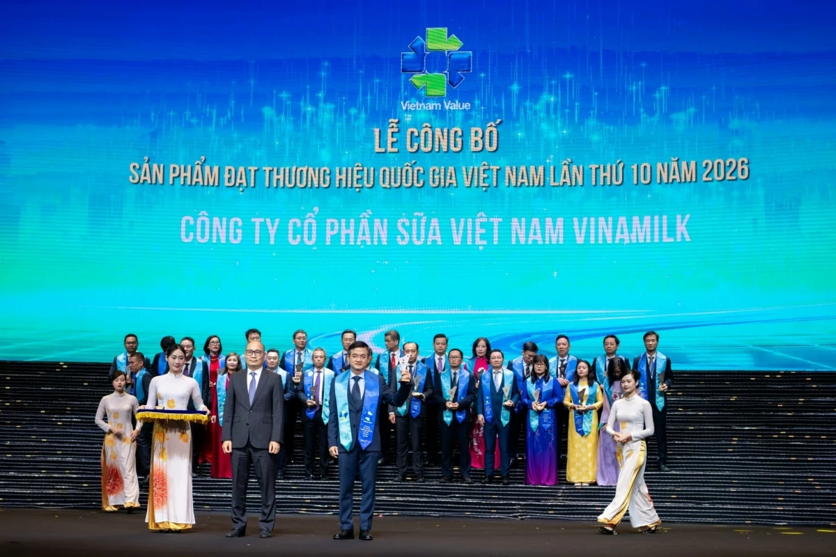 Vinamilk 18 năm đạt Thương hiệu Quốc gia 18 năm đạt Thương hiệu Quốc gia và hành trình không ngừng nâng chuẩn Vinamilk