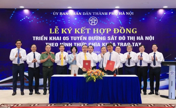 Vinhomes - SGC tham gia triển khai 5 tuyến đường sắt đô thị tại Hà Nội; CII đề xuất đầu tư hoàn thiện 7 đoạn cao tốc Bắc - Nam đầu tư