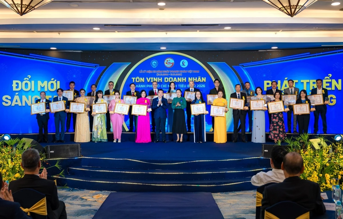 Doanh nhân Trần Ca: Lấy chữ “Tín” làm nền tảng và luôn đồng hành cùng doanh nghiệp phát triển Doanh nhân Trần Ca: Lấy chữ “Tín” làm nền tảng và luôn đồng hành cùng doanh nghiệp phát triển