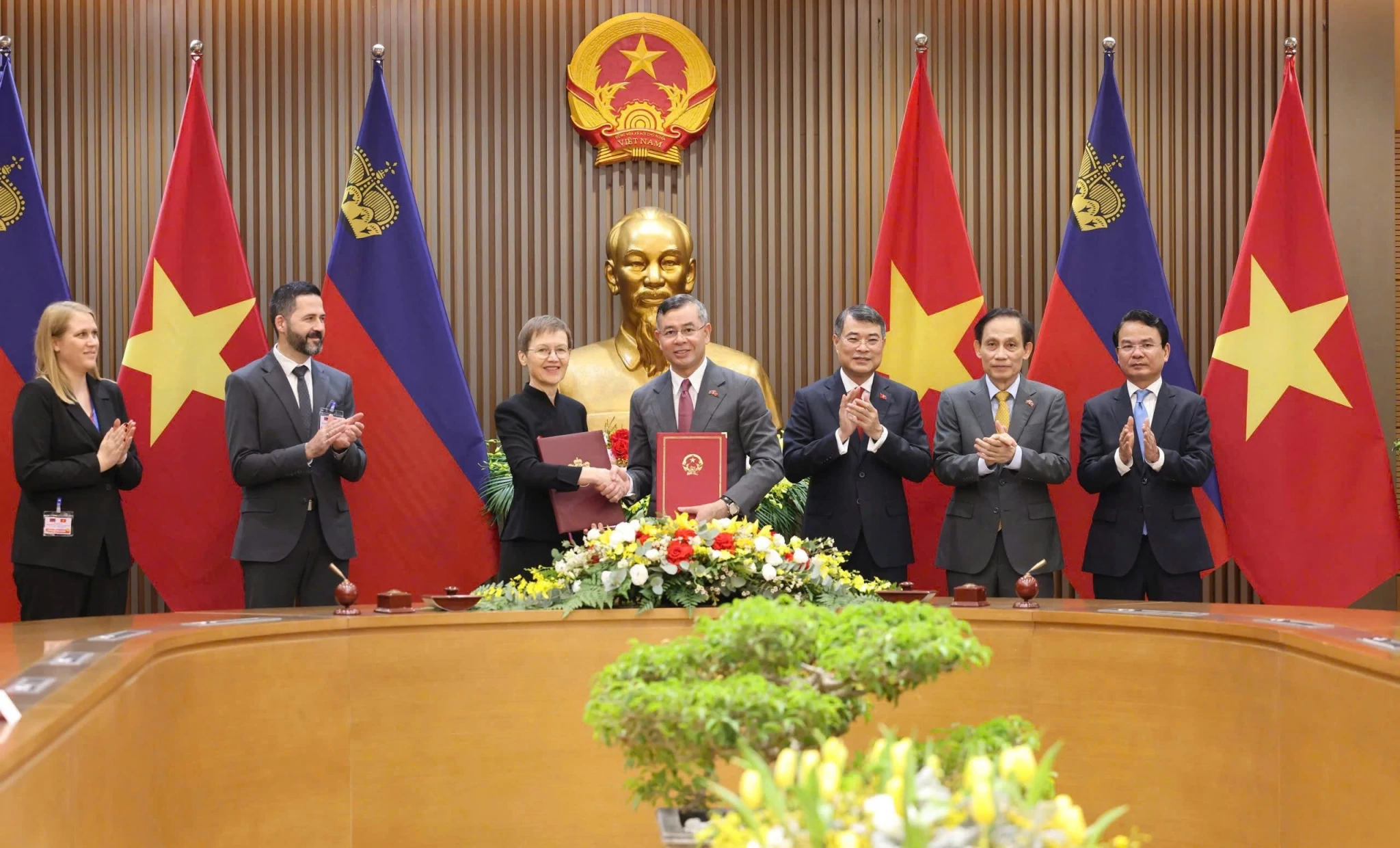 Việt Nam và Công quốc Lích-then-xtai-in ký Hiệp định tránh đánh thuế hai lần, mở rộng cơ hội hợp tác đầu tư Việt Nam và Công quốc Lích-then-xtai-in ký Hiệp định tránh đánh thuế hai lần, mở rộng cơ hội hợp tác đầu tư