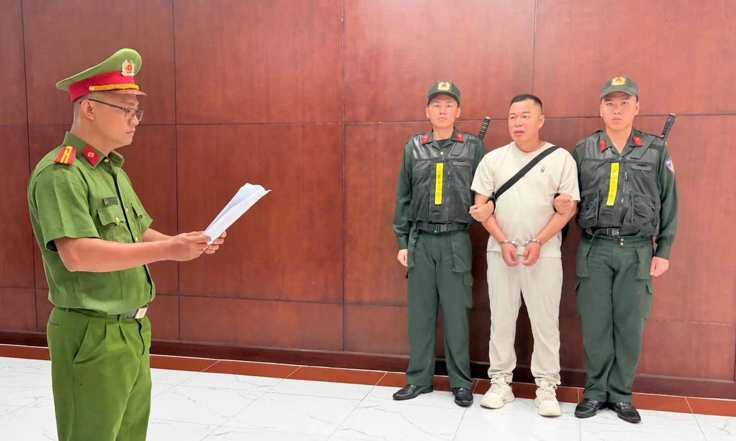 Khởi tố, bắt tạm giam giám đốc xâm phạm quyền sở hữu công nghiệp