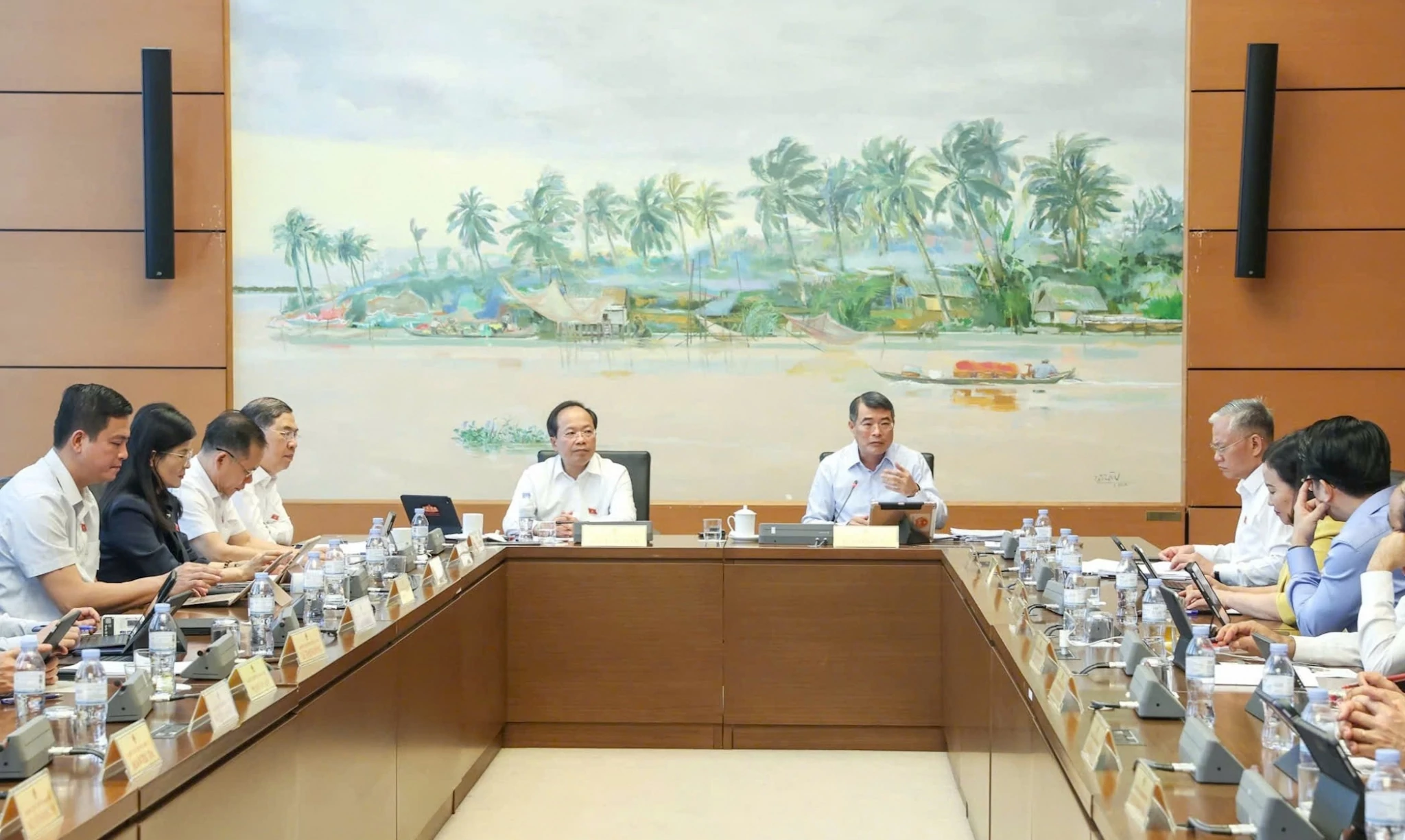 Xây dựng thể chế không chỉ để xử lý điểm nghẽn mà còn kiến tạo phát triển