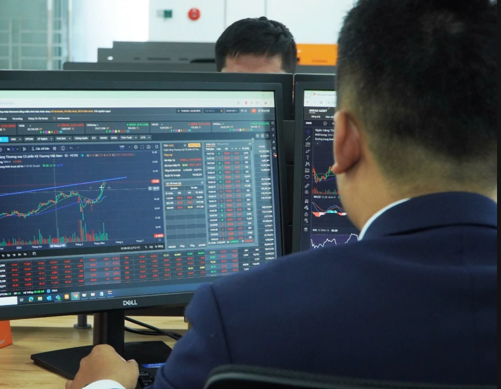VN-Index chịu sức ép từ nhóm trụ, chiến lược nào với cổ phiếu vừa và nhỏ?