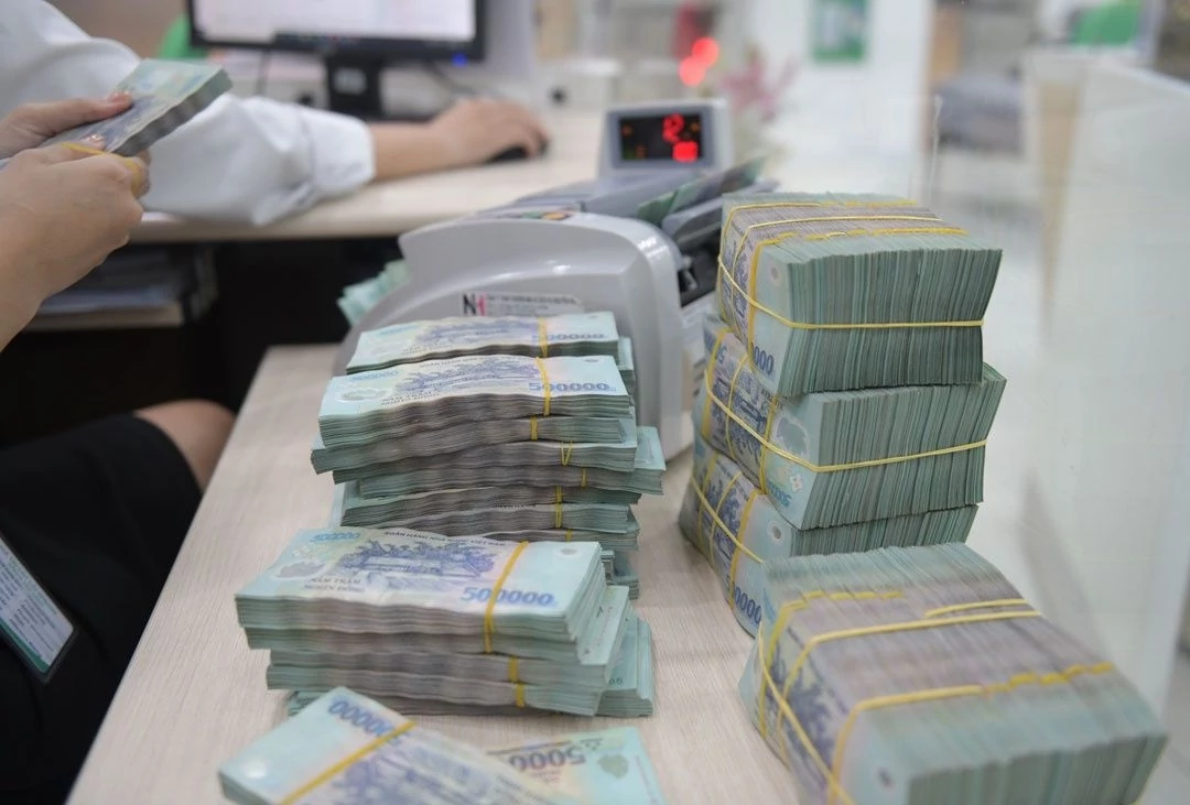 Lãi suất - tỷ giá hôm nay: Lãi tiết kiệm trước áp lực giảm, USD ổn định lãi suất