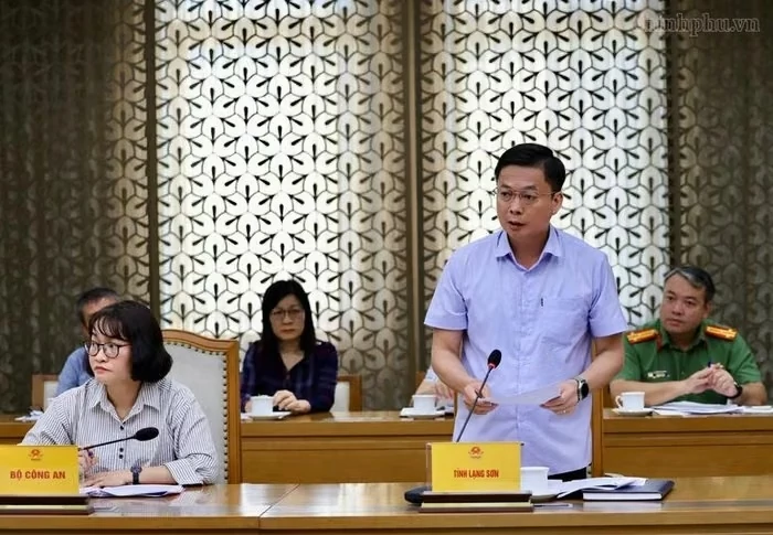 Phó Chủ tịch Thường trực UBND tỉnh Lạng Sơn Đinh Hữu Học báo cáo tại cuộc họp - Ảnh: chinhphu.vn/Phương Nguyên Phó Chủ tịch Thường trực UBND tỉnh Lạng Sơn Đinh Hữu Học báo cáo tại cuộc họp - Ảnh: chinhphu.vn/Phương Nguyên