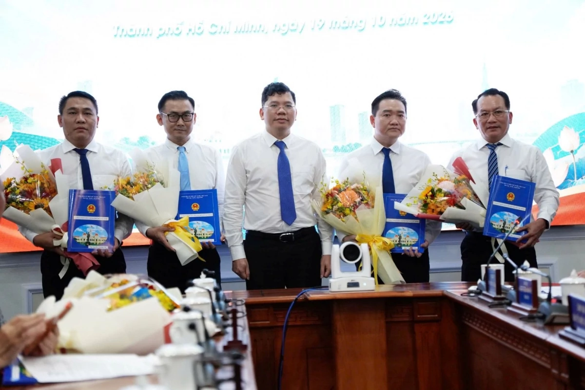 TP. Hồ Chí Minh điều động, bổ nhiệm nhiều lãnh đạo TP. Hồ Chí Minh điều động, bổ nhiệm nhiều lãnh đạo