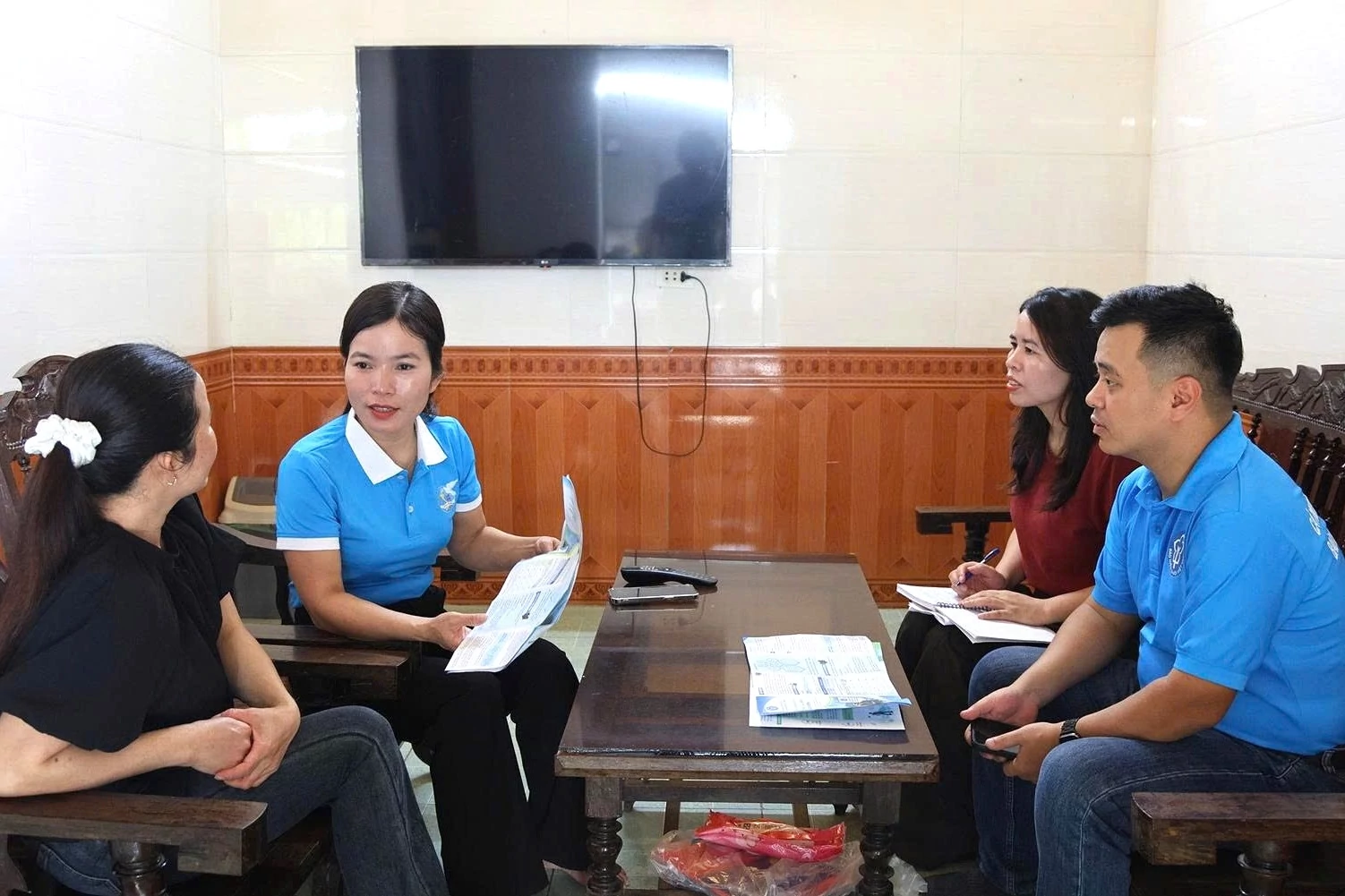 nguoi gom nhat an tam noi vung que co dam
