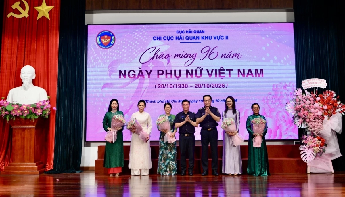 Hải quan khu vực II khen thưởng 39 nữ công chức tiêu biểu