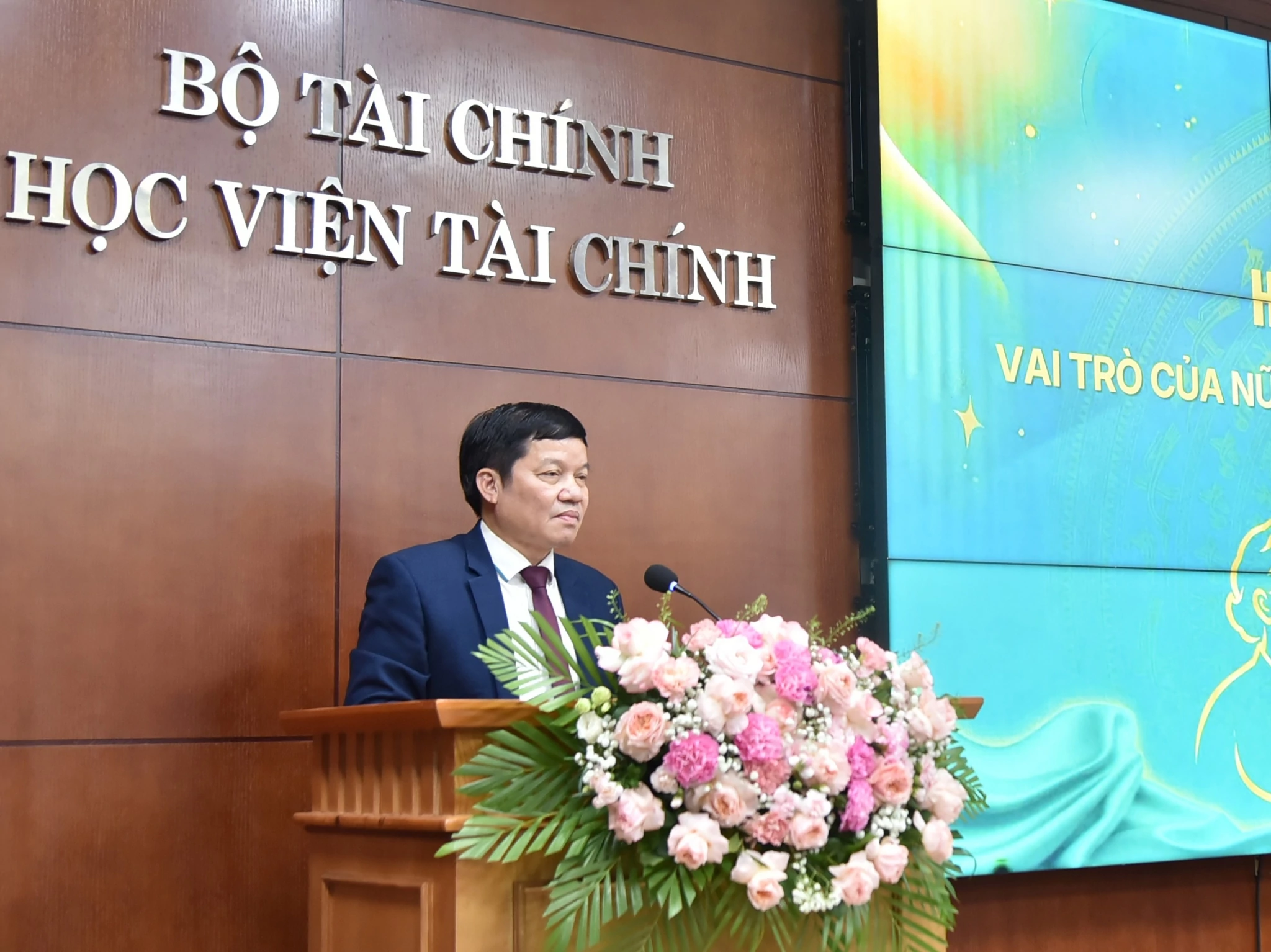 Phát huy vai trò nữ giới, khơi mở động lực phát triển kinh tế bạc tại Việt Nam Phát huy vai trò nữ giới, khơi mở động lực phát triển kinh tế bạc tại Việt Nam