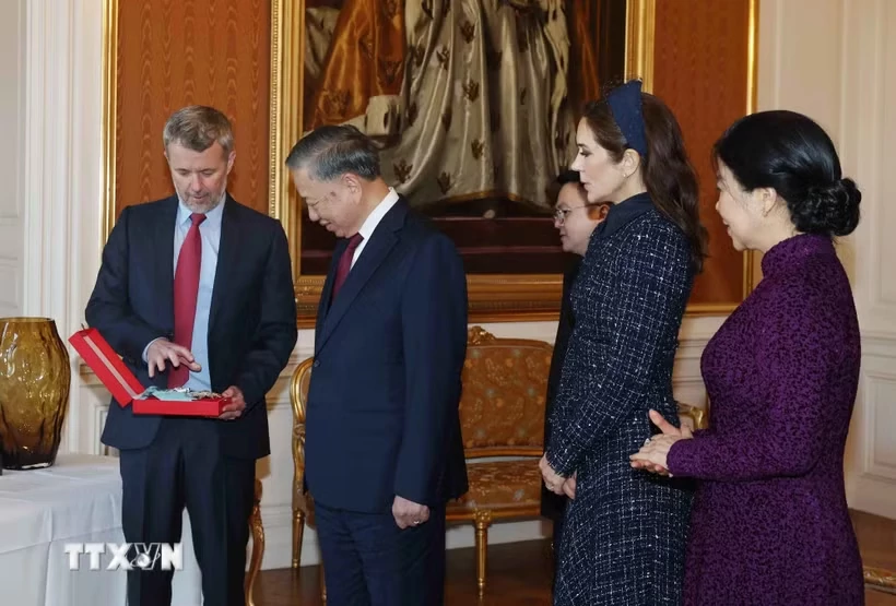 Tổng Bí thư, Chủ tịch nước Tô Lâm nhận Huân chương của Vương quốc Đan Mạch Tổng Bí thư, Chủ tịch nước Tô Lâm nhận Huân chương của Vương quốc Đan Mạch