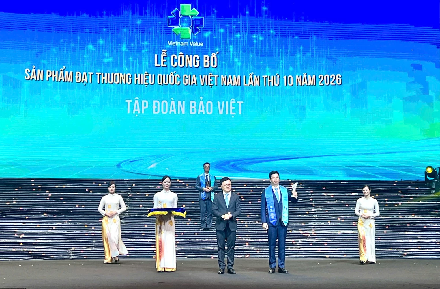 Bảo hiểm Bảo Việt: Ba kỳ liên tiếp Thương hiệu Quốc gia, hơn sáu thập kỷ làm điểm tựa cho nền kinh tế Bảo hiểm Bảo Việt: Ba kỳ liên tiếp Thương hiệu Quốc gia, hơn sáu thập kỷ làm điểm tựa cho nền kinh tế